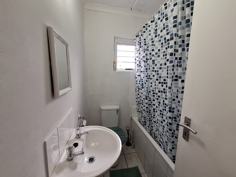 2 Bedroom Property for Sale in Pelican Park Western Cape